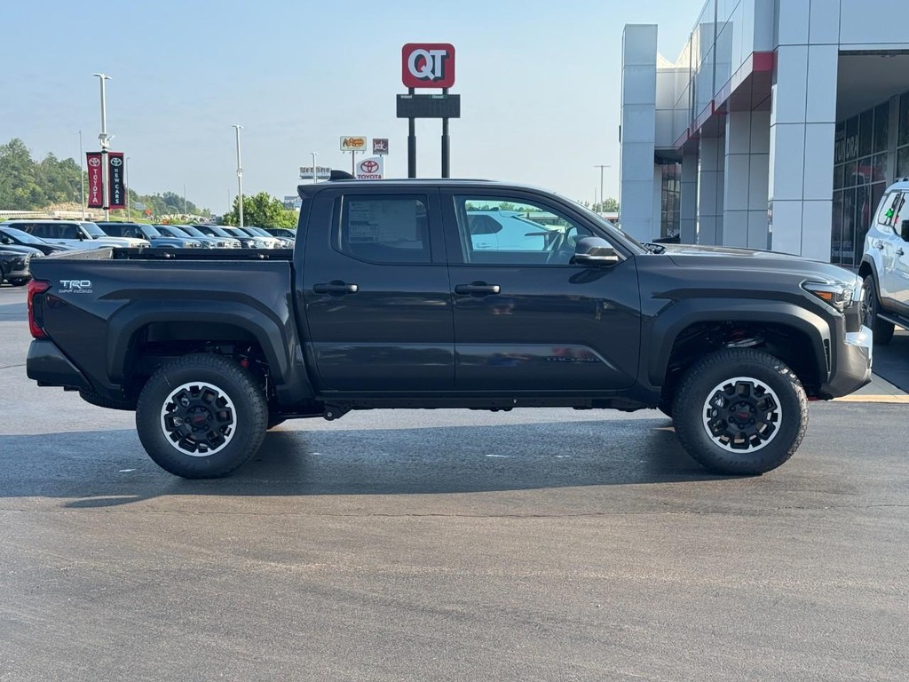 Toyota Tacoma 4WD Vehicle Image 2