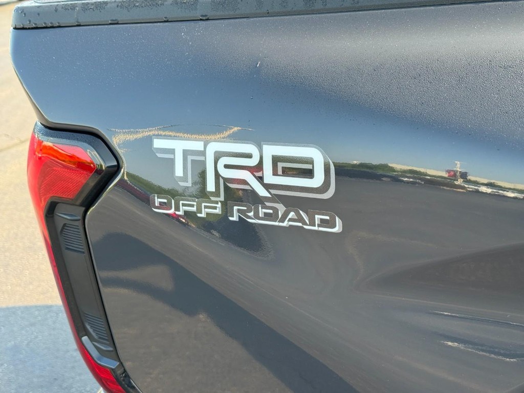 Toyota Tacoma 4WD Vehicle Image 5