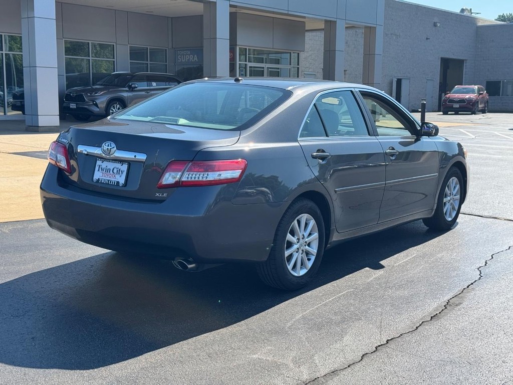 Toyota Camry Vehicle Image 3