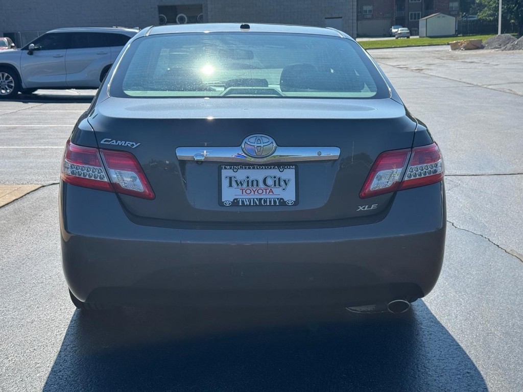 Toyota Camry Vehicle Image 6