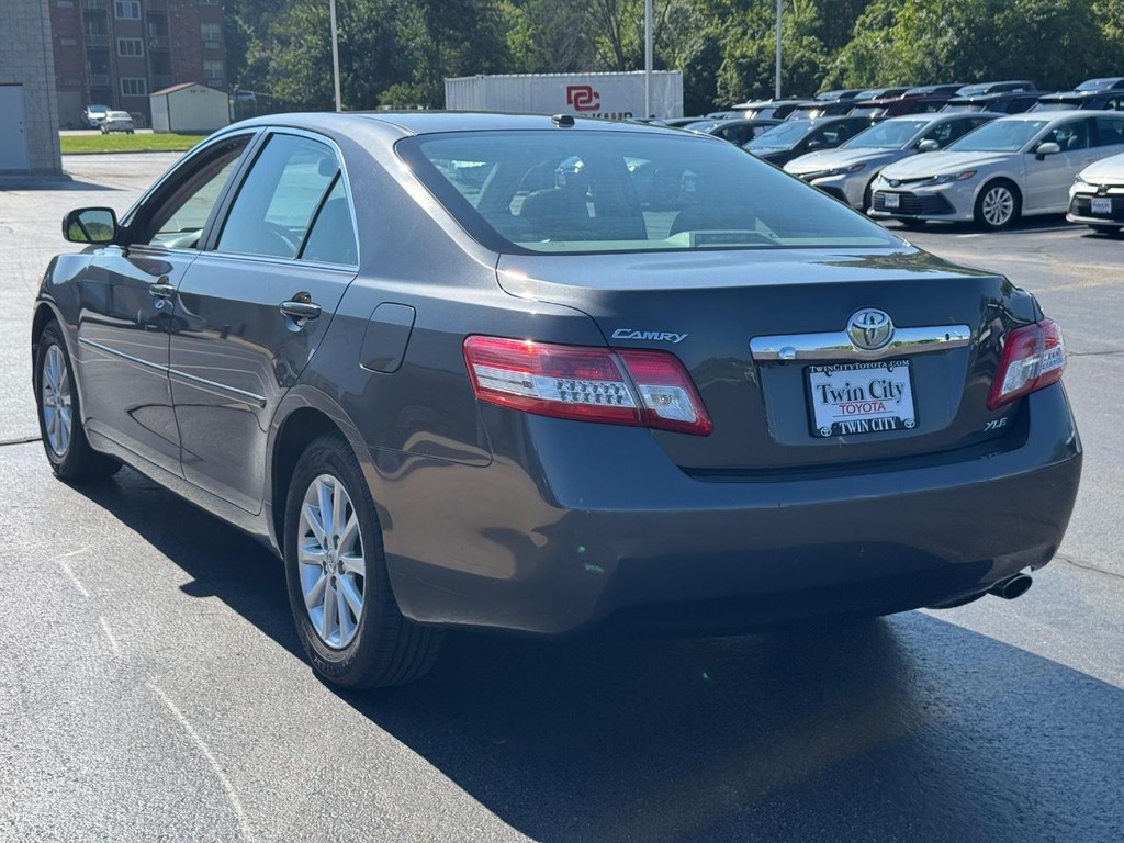 Toyota Camry Vehicle Image 7