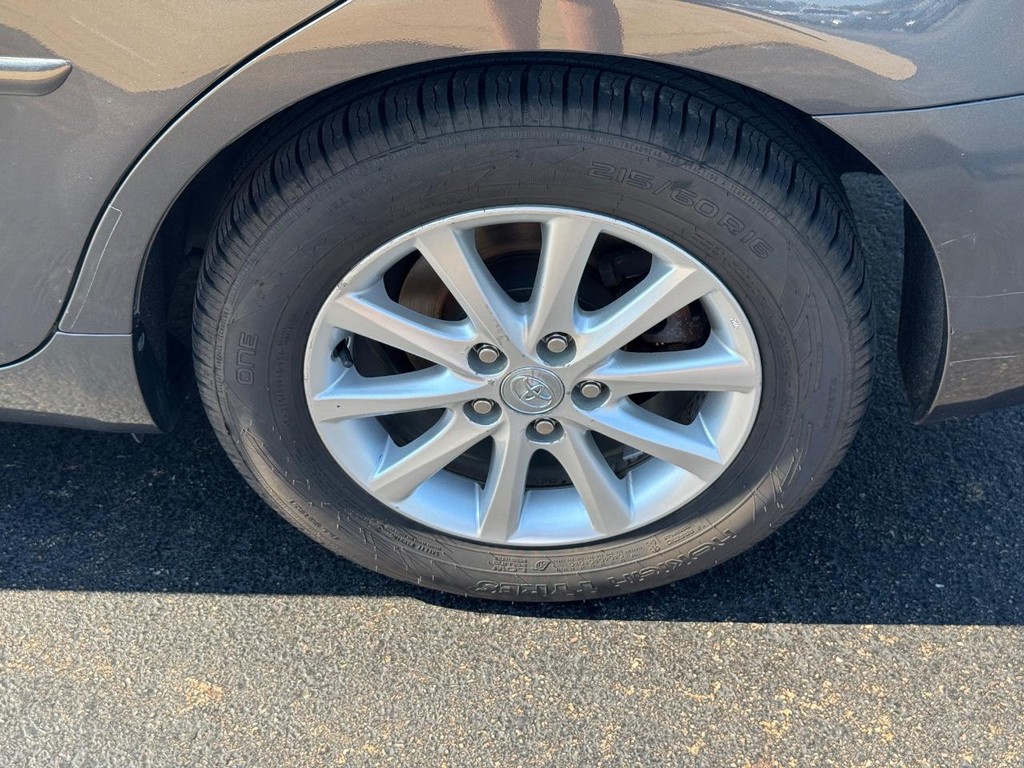 Toyota Camry Vehicle Image 8