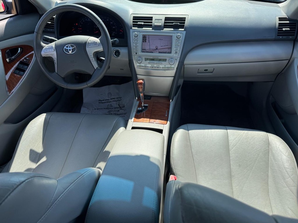 Toyota Camry Vehicle Image 10