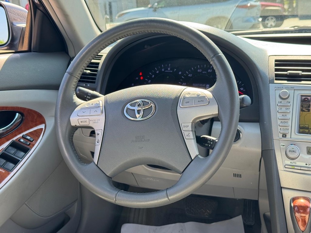 Toyota Camry Vehicle Image 11