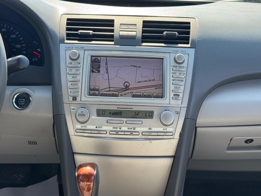Toyota Camry Vehicle Image 12