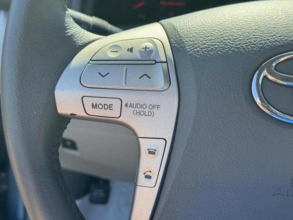 Toyota Camry Vehicle Image 16