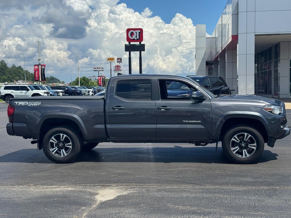 Toyota Tacoma Vehicle Image 2