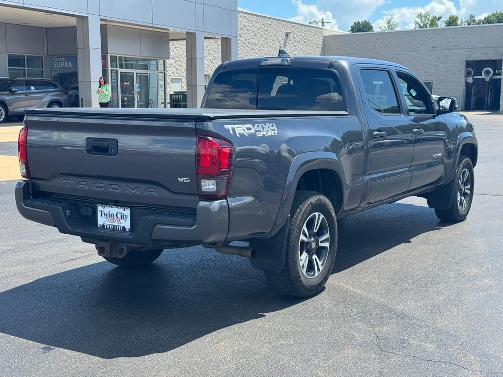 Toyota Tacoma Vehicle Image 3
