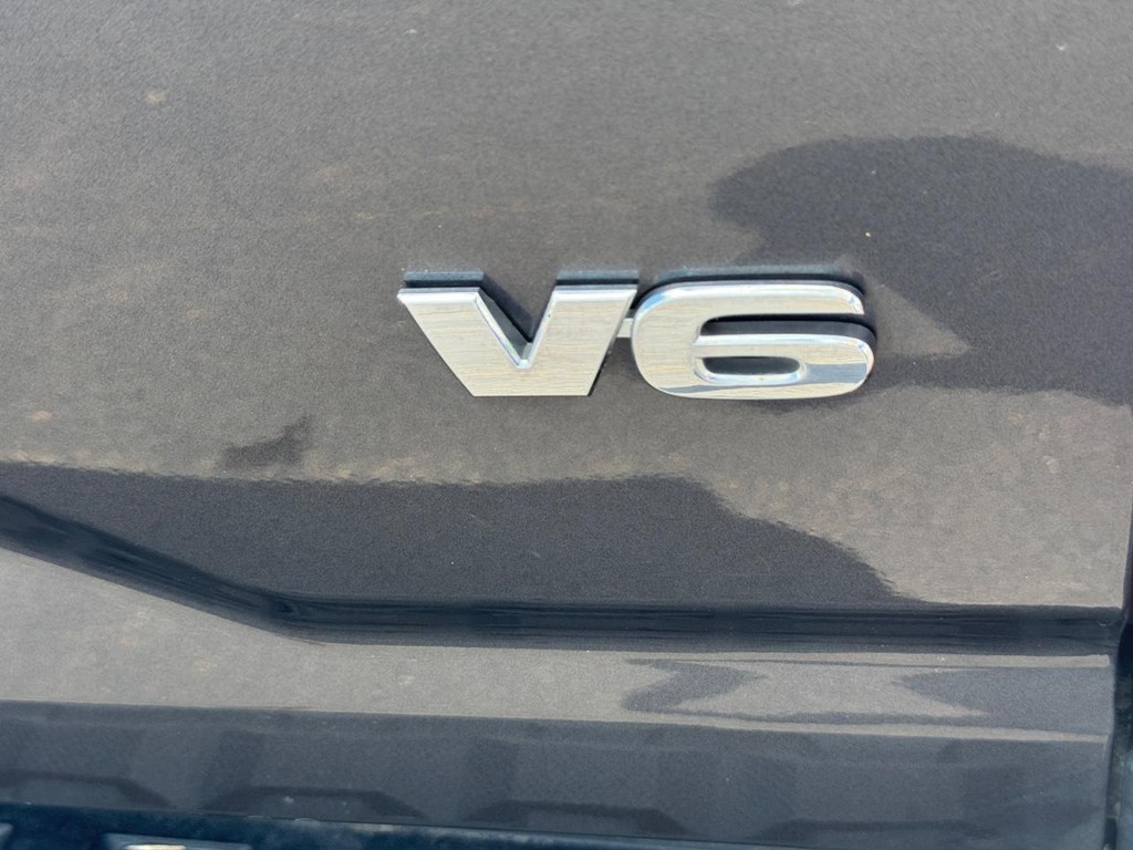 Toyota Tacoma Vehicle Image 4