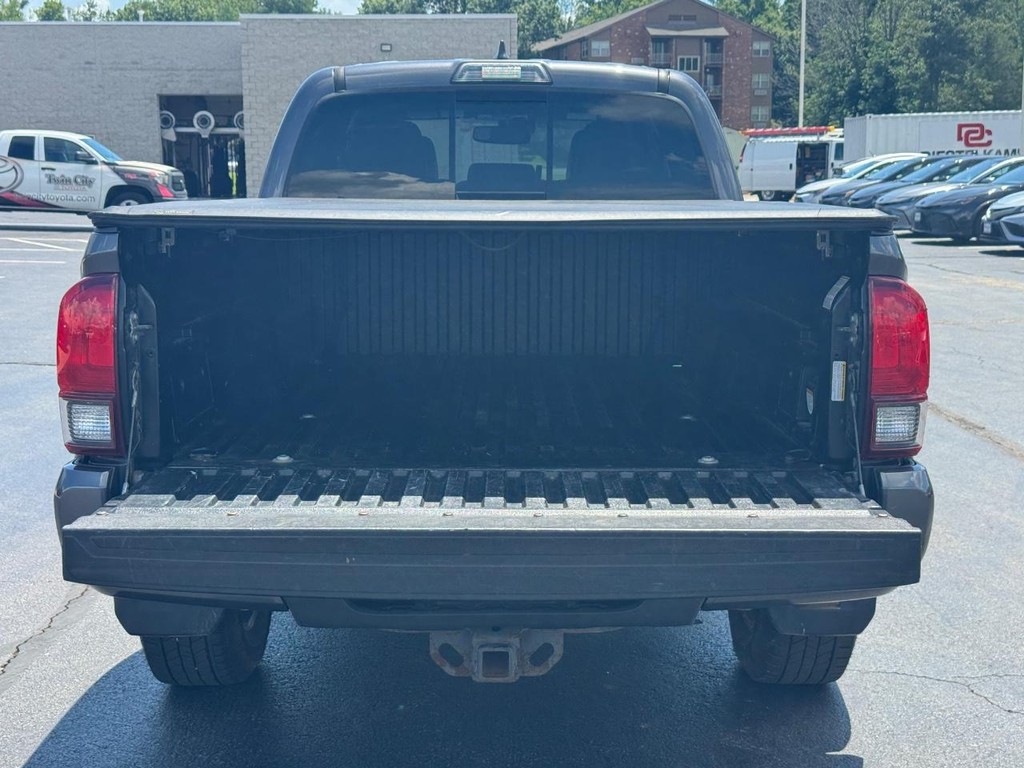 Toyota Tacoma Vehicle Image 6