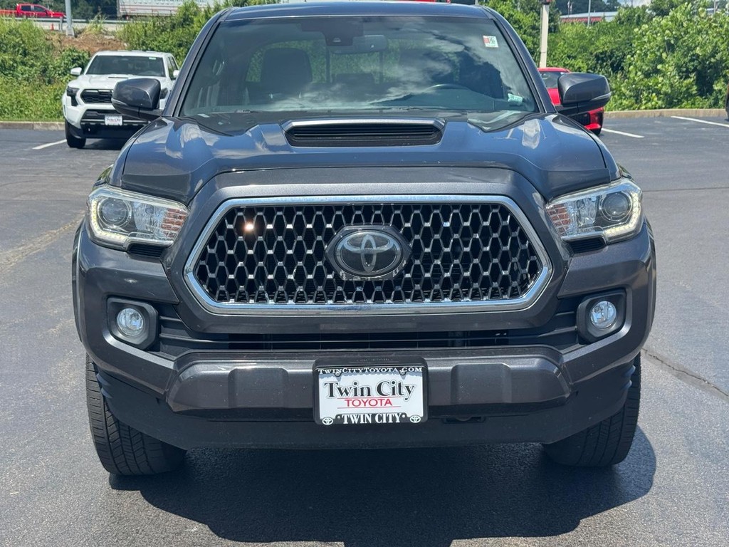 Toyota Tacoma Vehicle Image 11