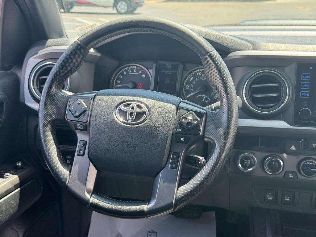 Toyota Tacoma Vehicle Image 14