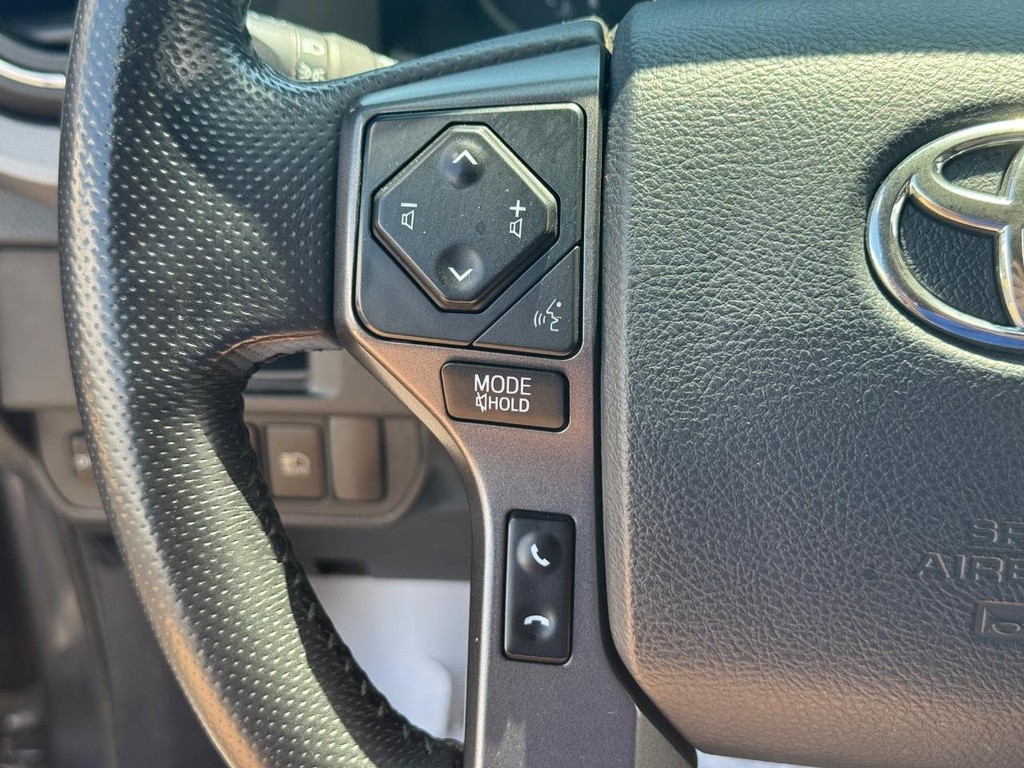Toyota Tacoma Vehicle Image 19