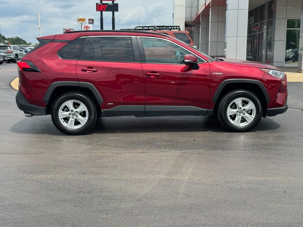 Toyota RAV4 Vehicle Image 2