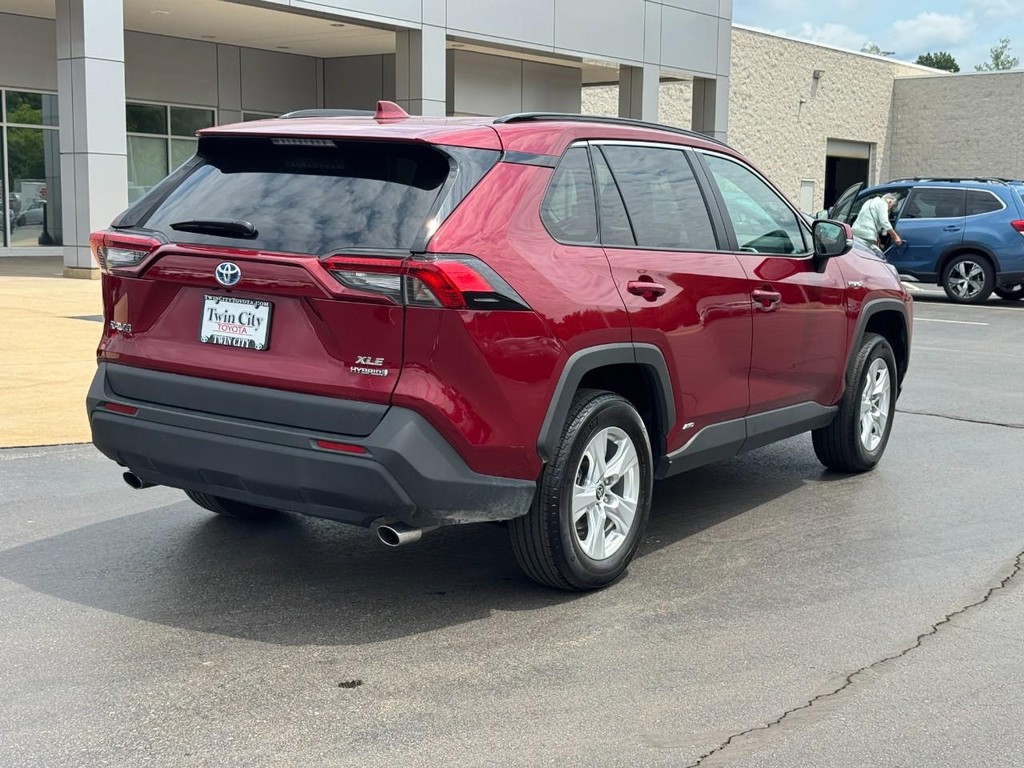 Toyota RAV4 Vehicle Image 3