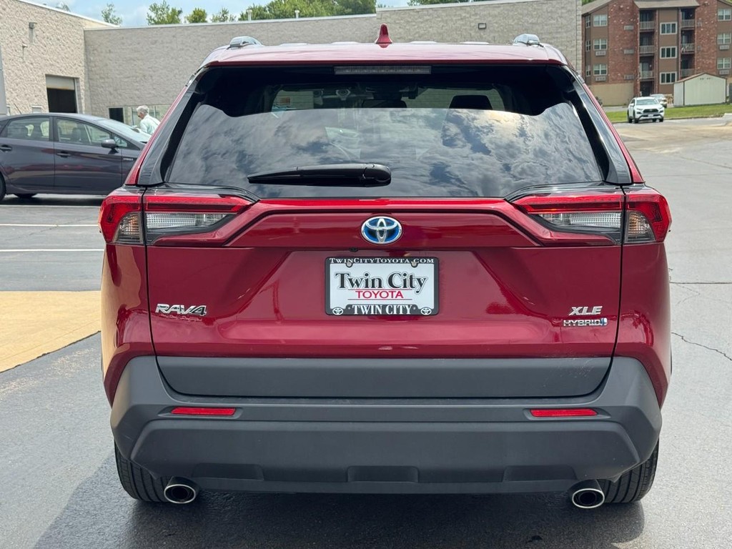Toyota RAV4 Vehicle Image 4