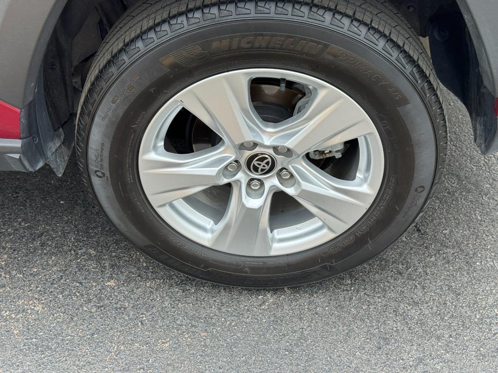 Toyota RAV4 Vehicle Image 8