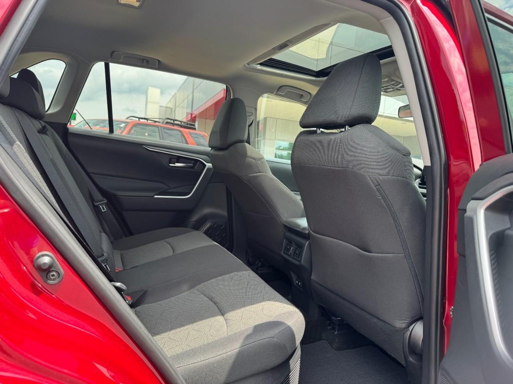 Toyota RAV4 Vehicle Image 12