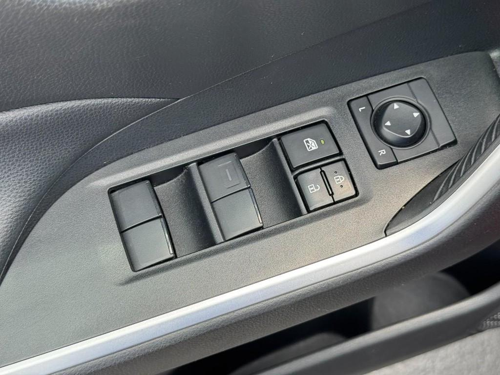 Toyota RAV4 Vehicle Image 18