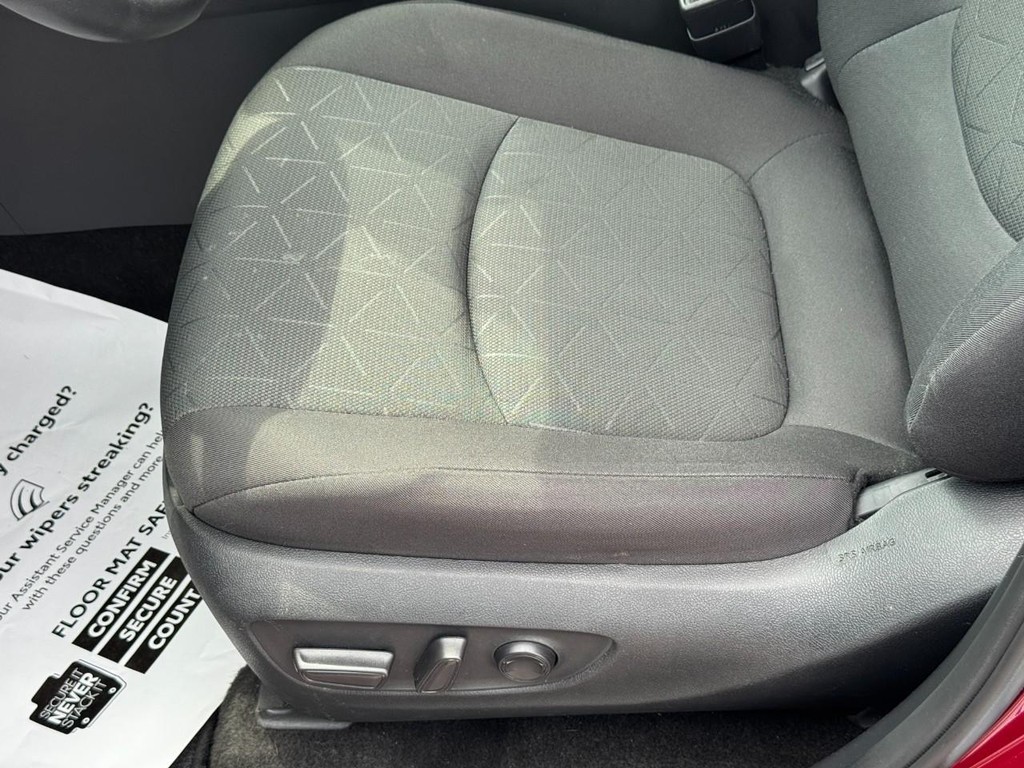 Toyota RAV4 Vehicle Image 19