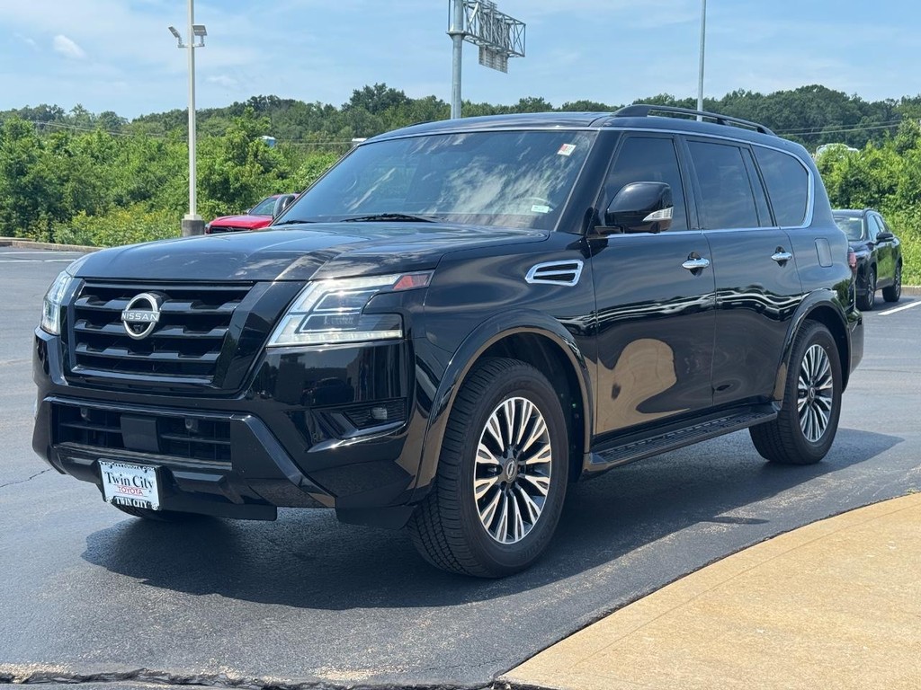 Nissan Armada Vehicle Image 9