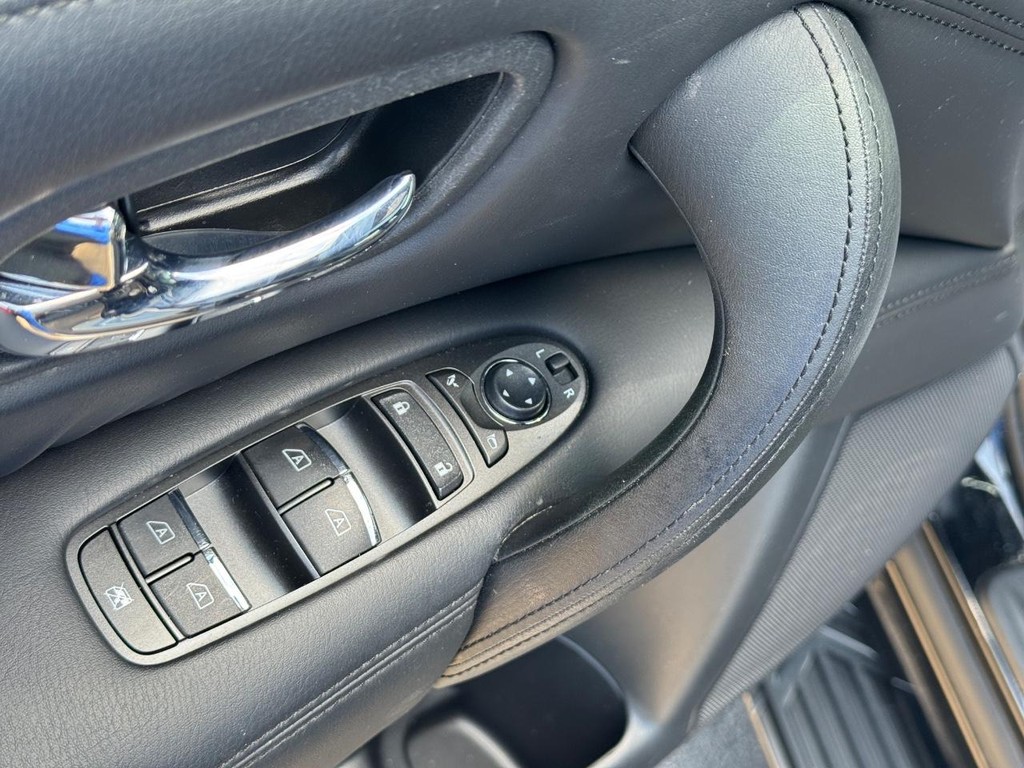 Nissan Armada Vehicle Image 18