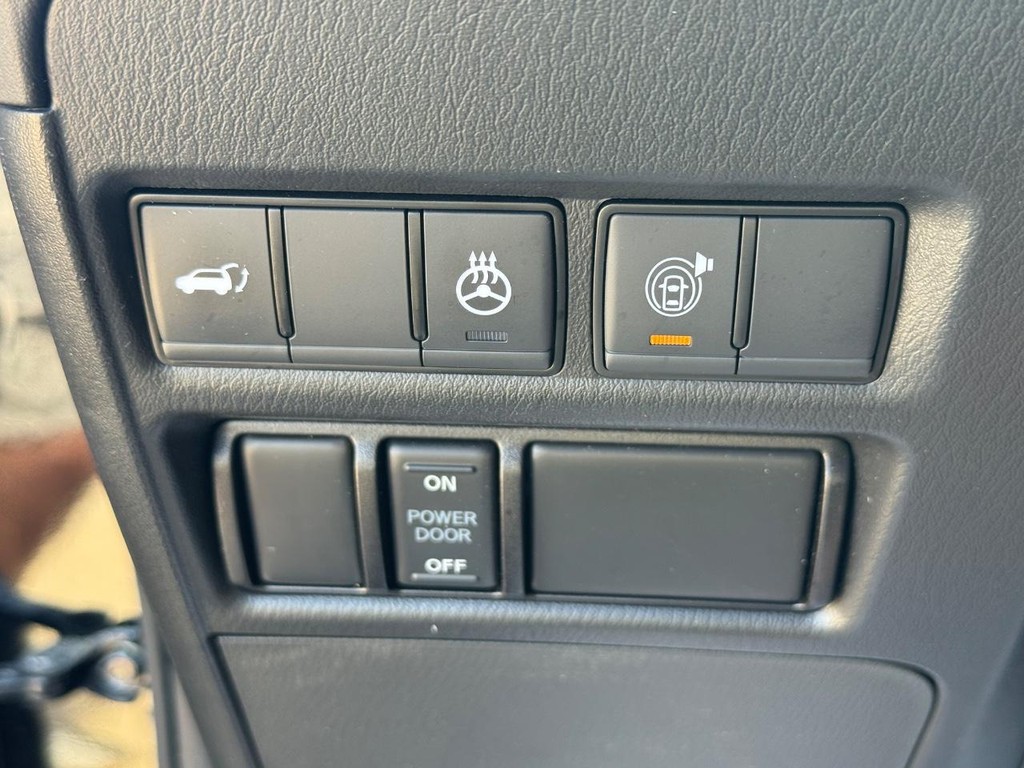 Nissan Armada Vehicle Image 21