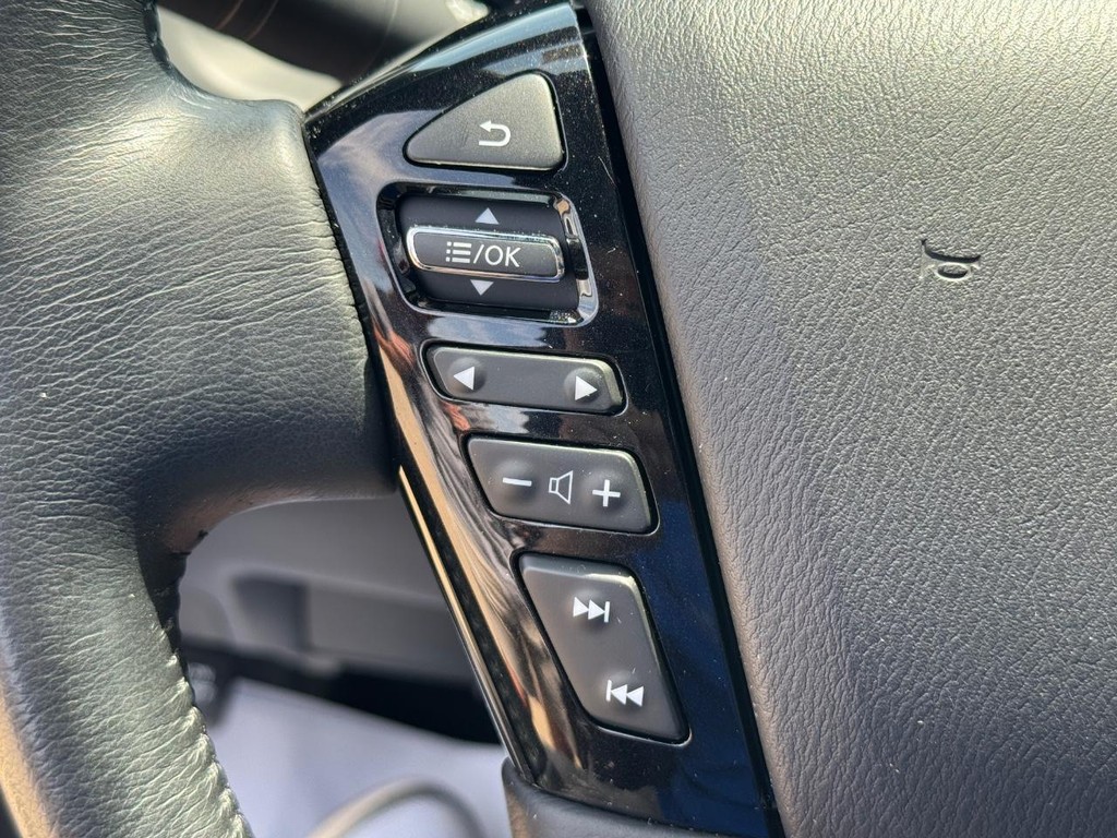 Nissan Armada Vehicle Image 22