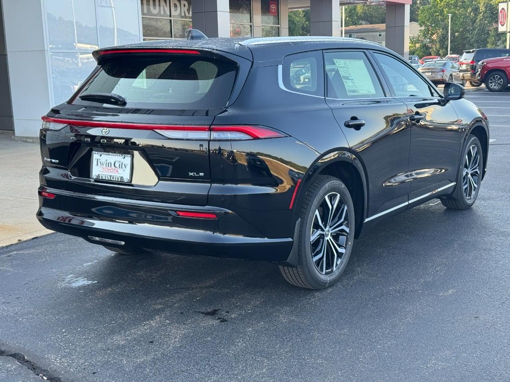 Toyota Crown Signia Vehicle Image 4