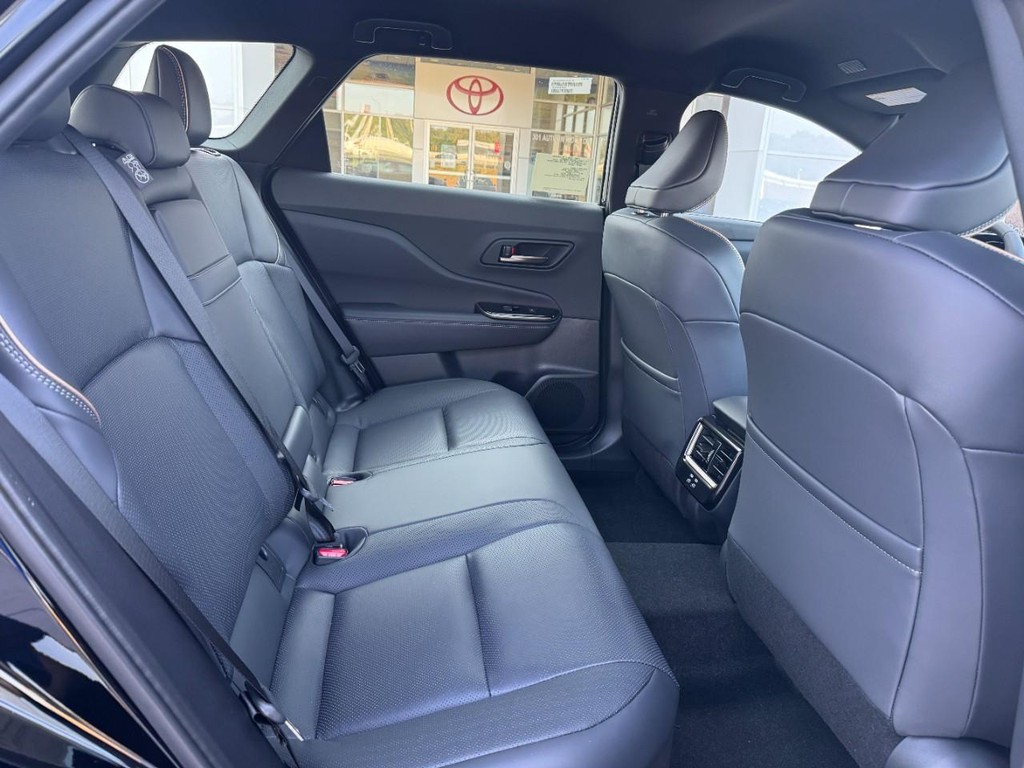 Toyota Crown Signia Vehicle Image 6