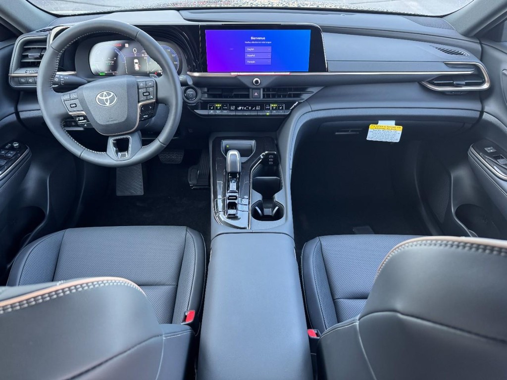 Toyota Crown Signia Vehicle Image 8