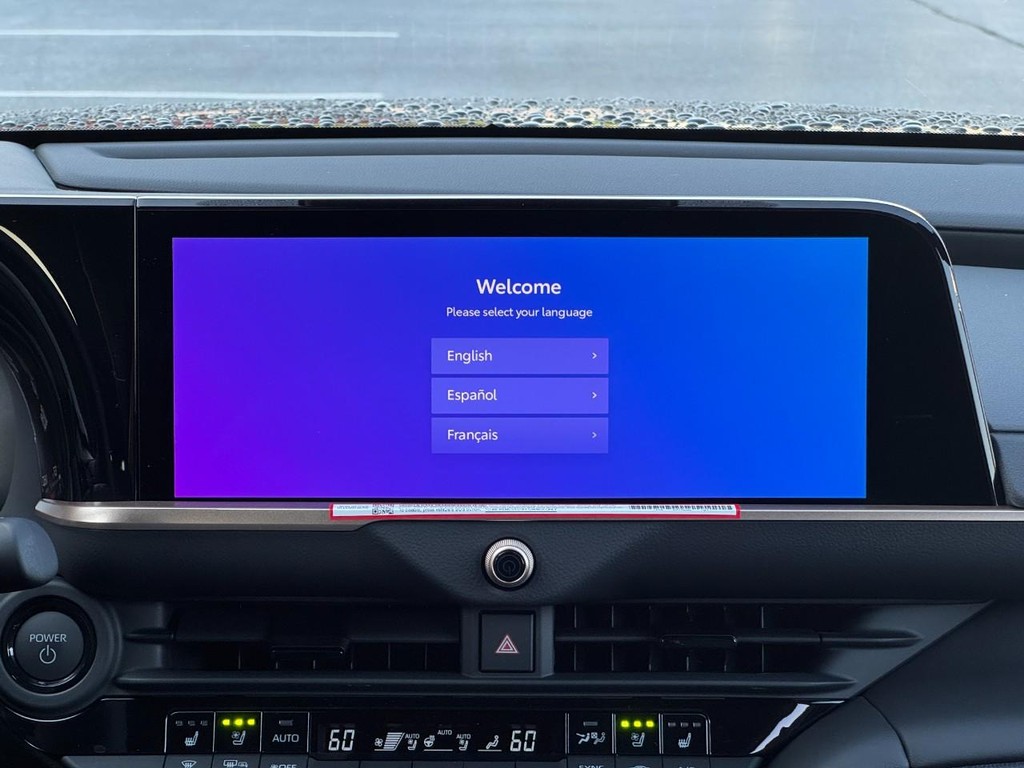 Toyota Crown Signia Vehicle Image 10