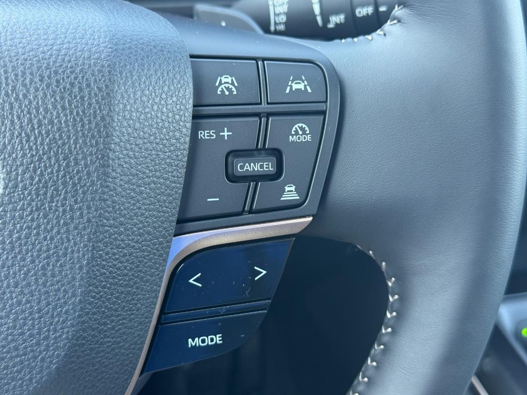 Toyota Crown Signia Vehicle Image 17