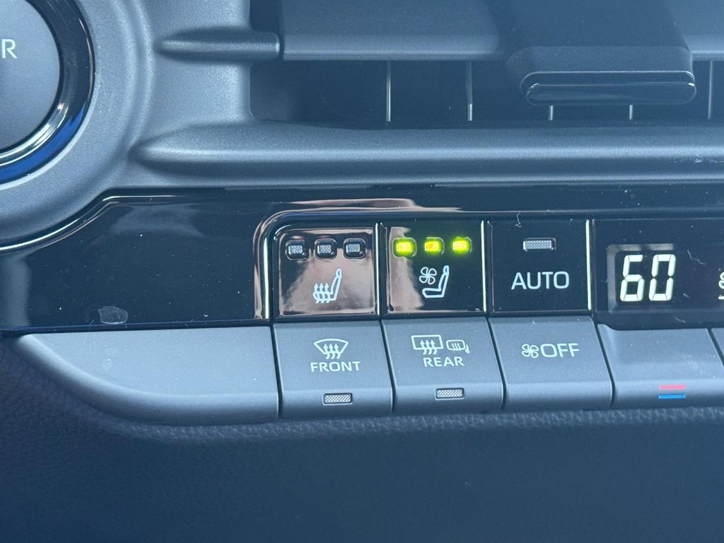 Toyota Crown Signia Vehicle Image 20