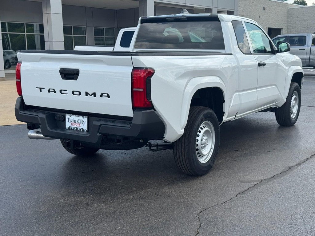 Toyota Tacoma 2WD Vehicle Image 4