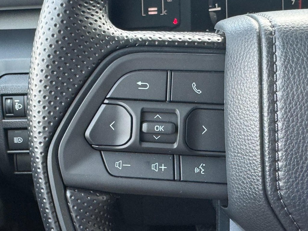 Toyota Tacoma 2WD Vehicle Image 11
