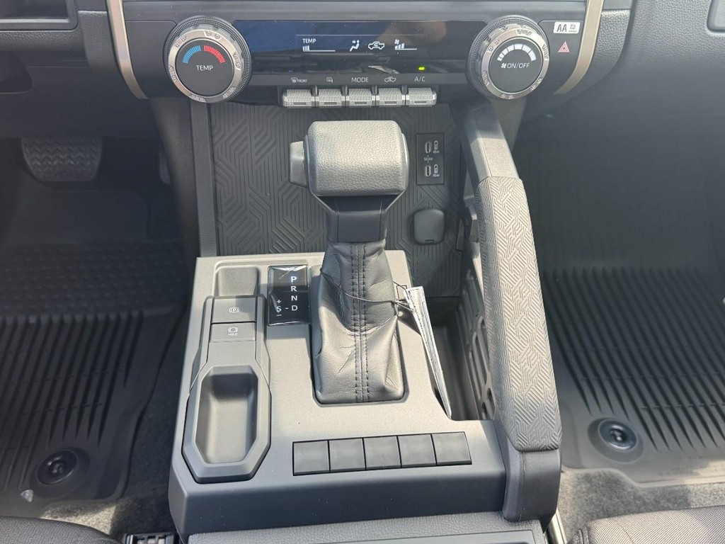 Toyota Tacoma 2WD Vehicle Image 17