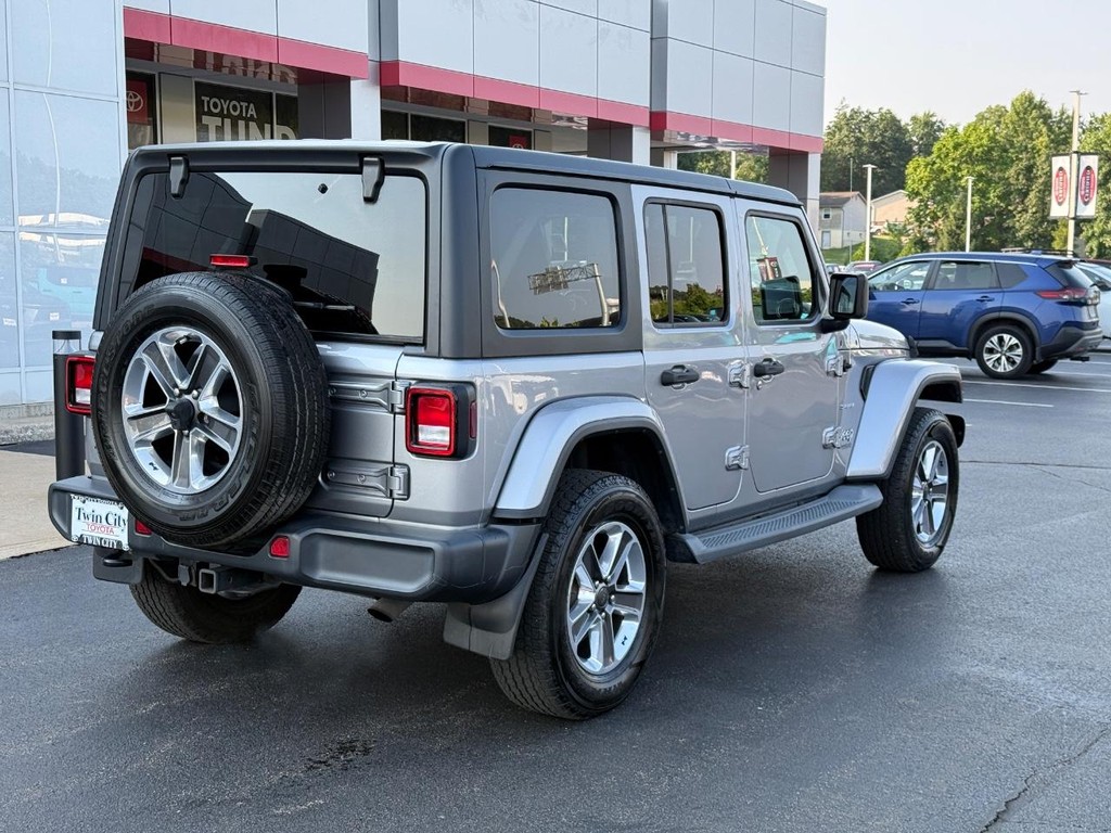 Jeep Wrangler Unlimited Vehicle Full-screen Gallery Image 03