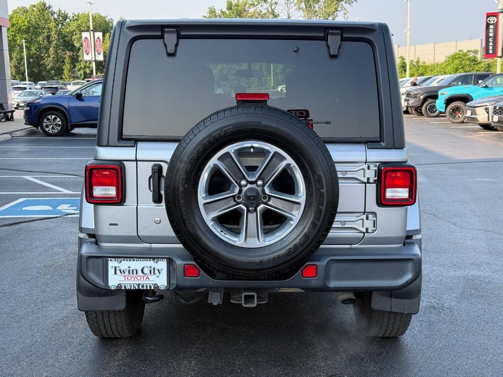 Jeep Wrangler Unlimited Vehicle Full-screen Gallery Image 05