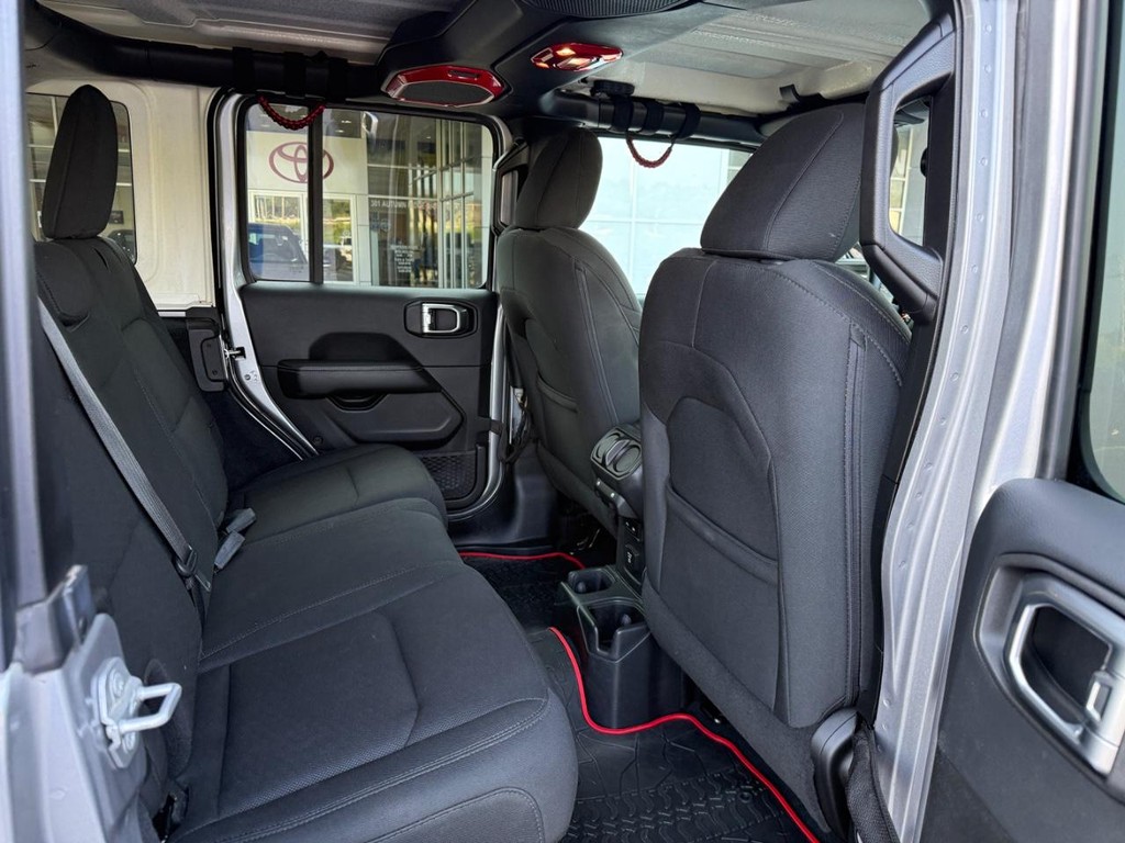 Jeep Wrangler Unlimited Vehicle Full-screen Gallery Image 10
