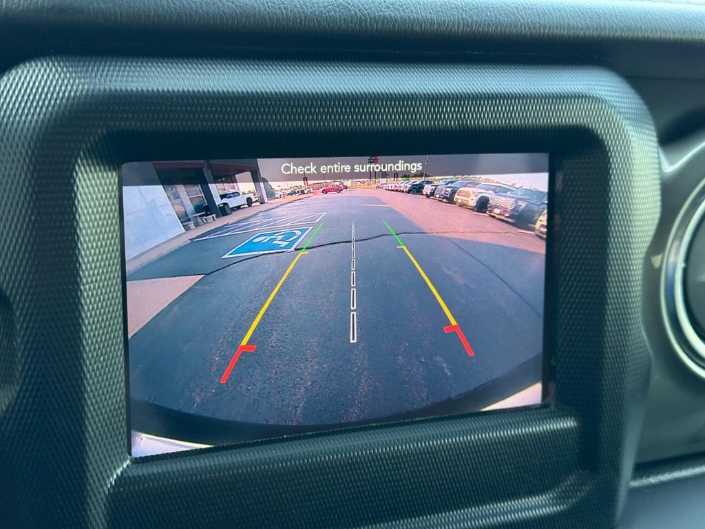 Jeep Wrangler Unlimited Vehicle Full-screen Gallery Image 21