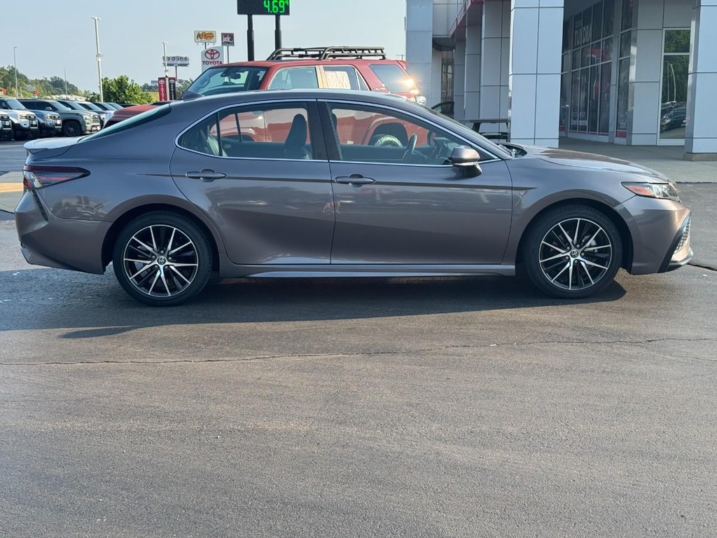 Toyota Camry Vehicle Image 2