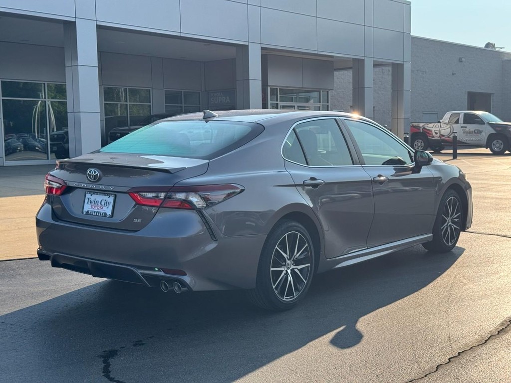 Toyota Camry Vehicle Image 3