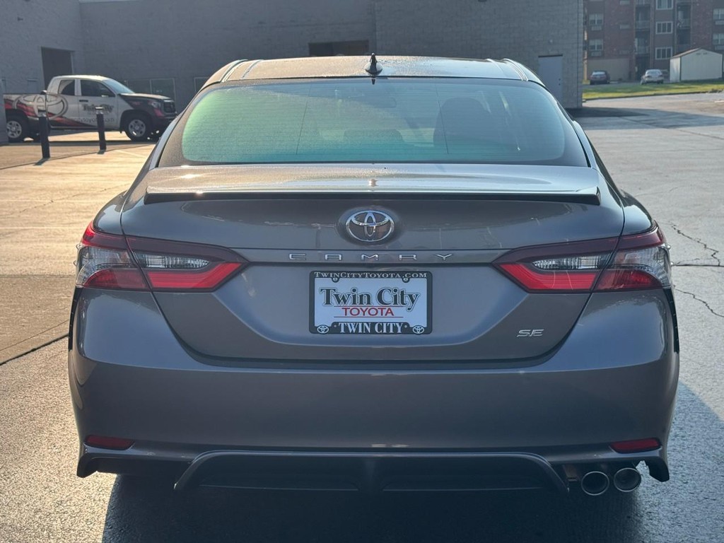 Toyota Camry Vehicle Image 4