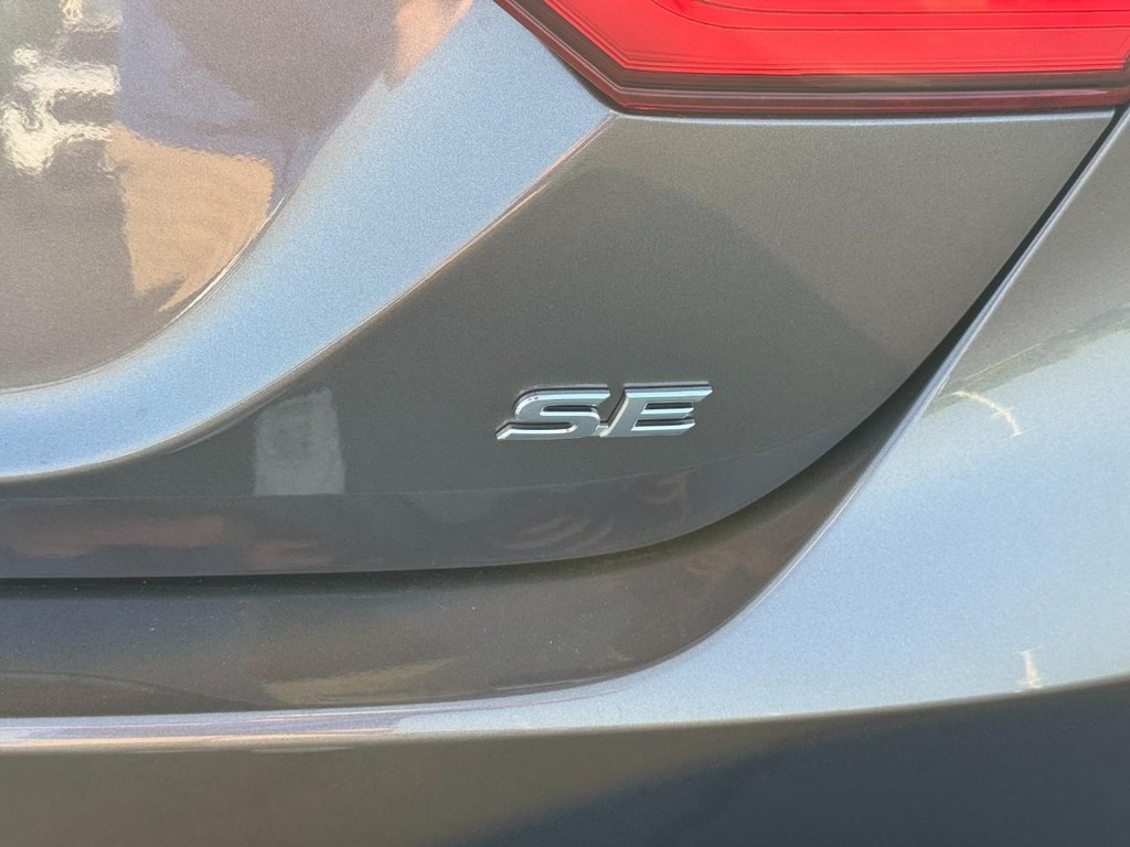 Toyota Camry Vehicle Image 5