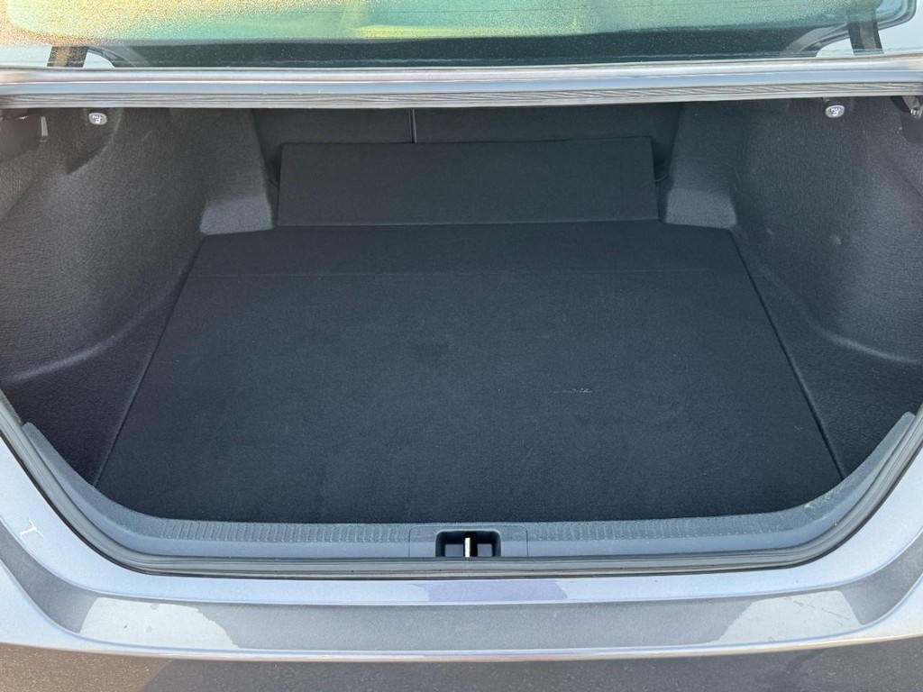 Toyota Camry Vehicle Image 6