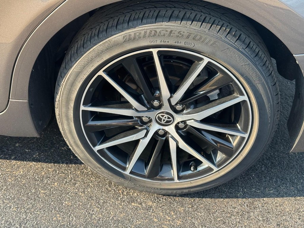 Toyota Camry Vehicle Image 8