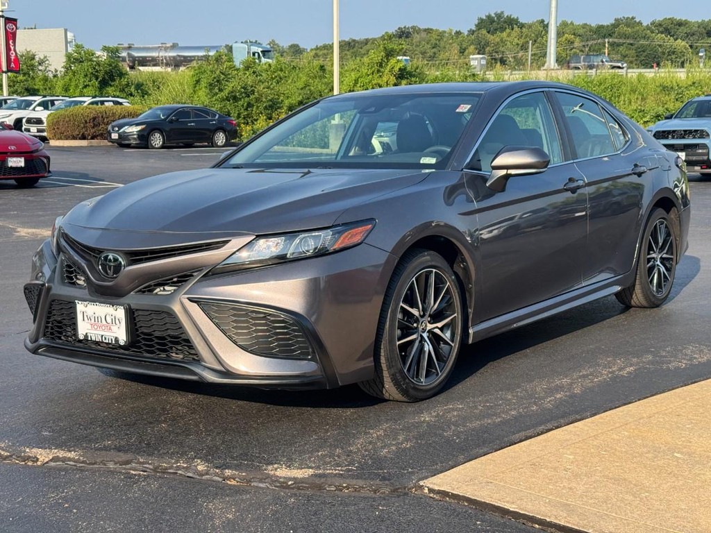 Toyota Camry Vehicle Image 9