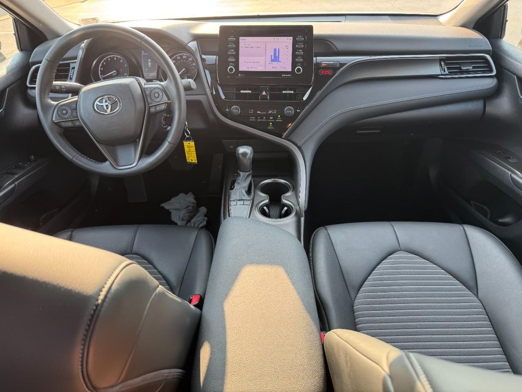 Toyota Camry Vehicle Image 12