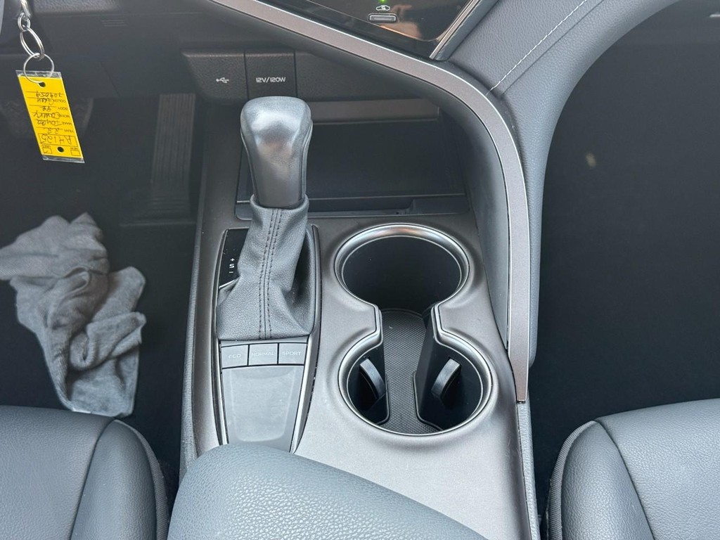 Toyota Camry Vehicle Image 15